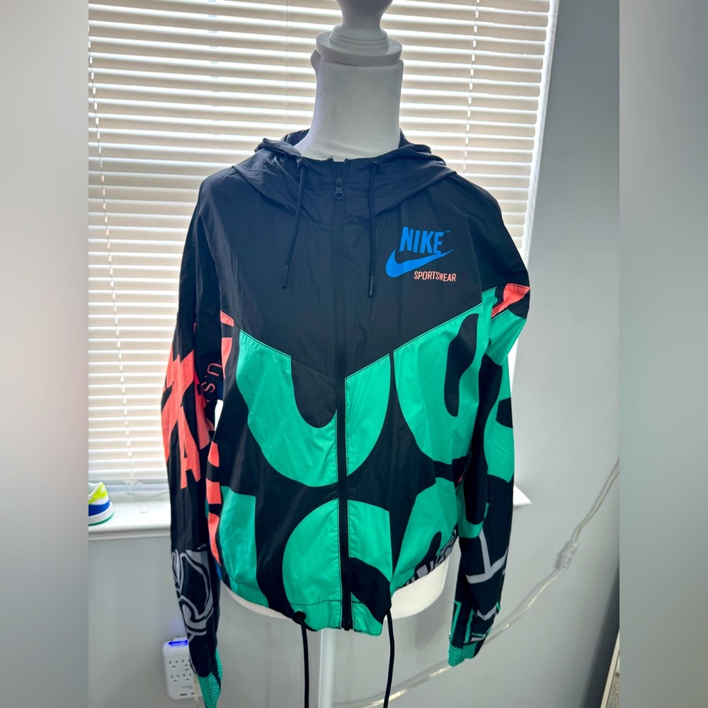 Nike Cropped Windbreaker